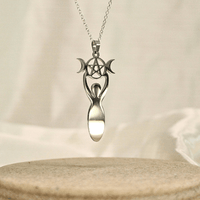 Collar de poder Triple Diosa con Cadena de Plata - Nuestra Tierra Cosmética Ancestral