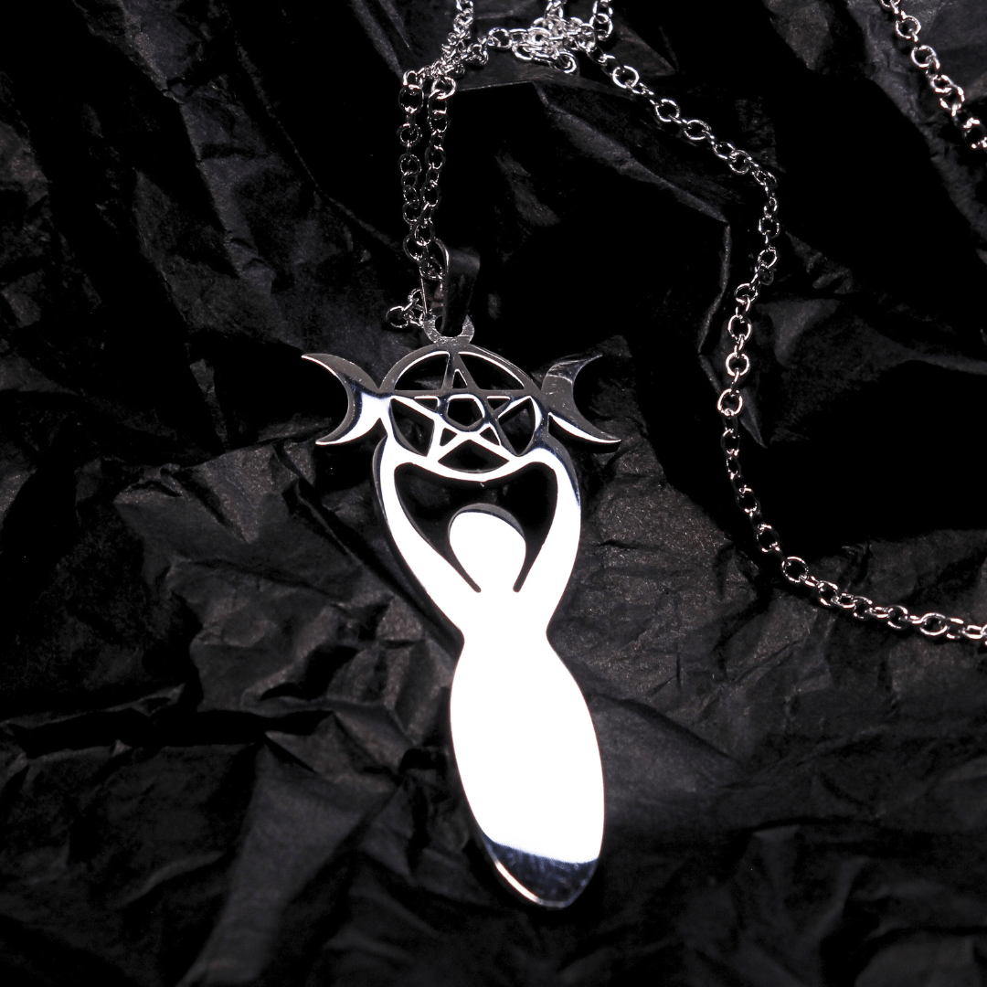 Collar de poder Triple Diosa con Cadena de Plata - Nuestra Tierra Cosmética Ancestral