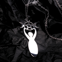 Collar de poder Triple Diosa con Cadena de Plata - Nuestra Tierra Cosmética Ancestral