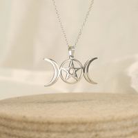 Collar de Poder Triple Luna con Cadena de Plata✨ - Nuestra Tierra Cosmética Ancestral