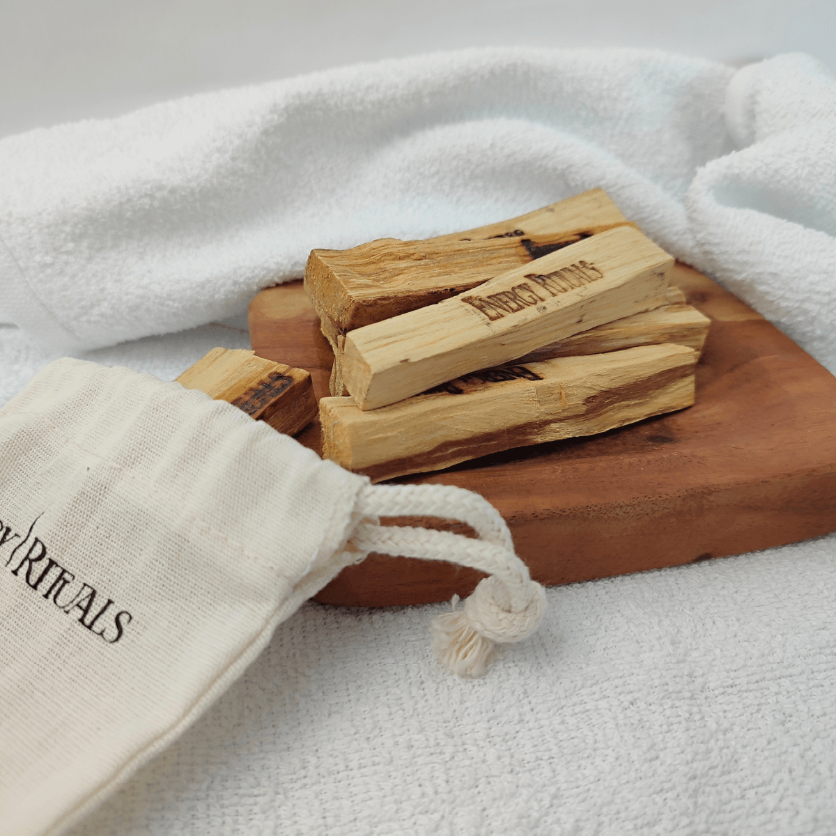 Palo Santo en Sticks 50grs con Morral de Manta - Nuestra Tierra Cosmética Ancestral