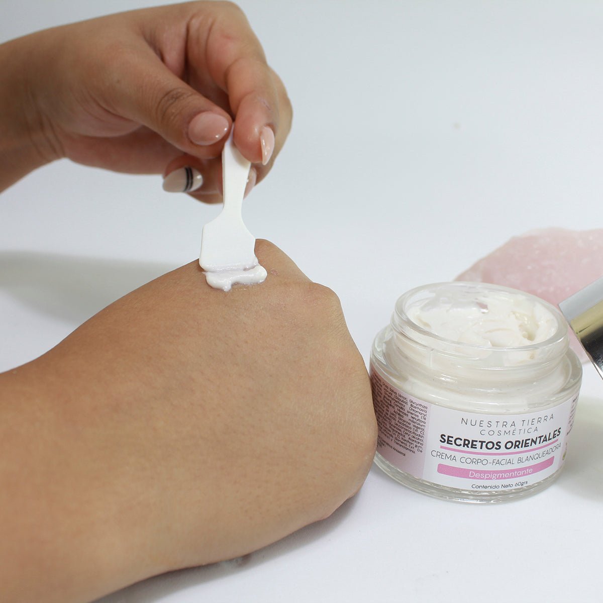 Secretos Orientales Crema Aclarante con Ac. Kojico, Arbutina y Vit. C - Nuestra Tierra Cosmética Ancestral
